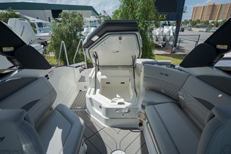 Sea Ray SLX 260 Outboard 23 2027 Sea Ray SLX 260 Outboard 25