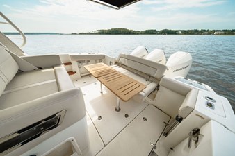 Boston Whaler 350 REALM 5 2021 Boston Whaler 350 REALM 6