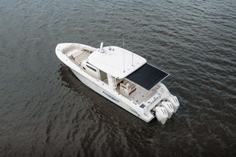 Boston Whaler 350 REALM 7 2021 Boston Whaler 350 REALM 8