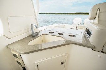 Boston Whaler 350 REALM 12 2021 Boston Whaler 350 REALM 13
