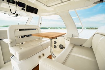 Boston Whaler 350 REALM 13 2021 Boston Whaler 350 REALM 14