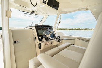 Boston Whaler 350 REALM 15 2021 Boston Whaler 350 REALM 16