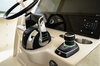 Boston Whaler 350 REALM 16 2021 Boston Whaler 350 REALM 17