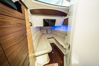 Boston Whaler 350 REALM 17 2021 Boston Whaler 350 REALM 18