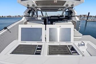 Cruisers Yachts 50 GLS OB 9 2026 Cruisers Yachts 50 GLS OB 10