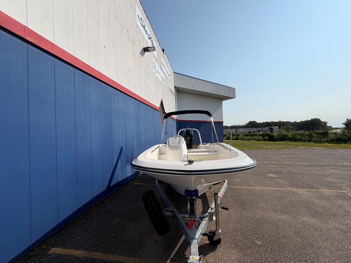 2027 Boston Whaler 160 Super Sport 3