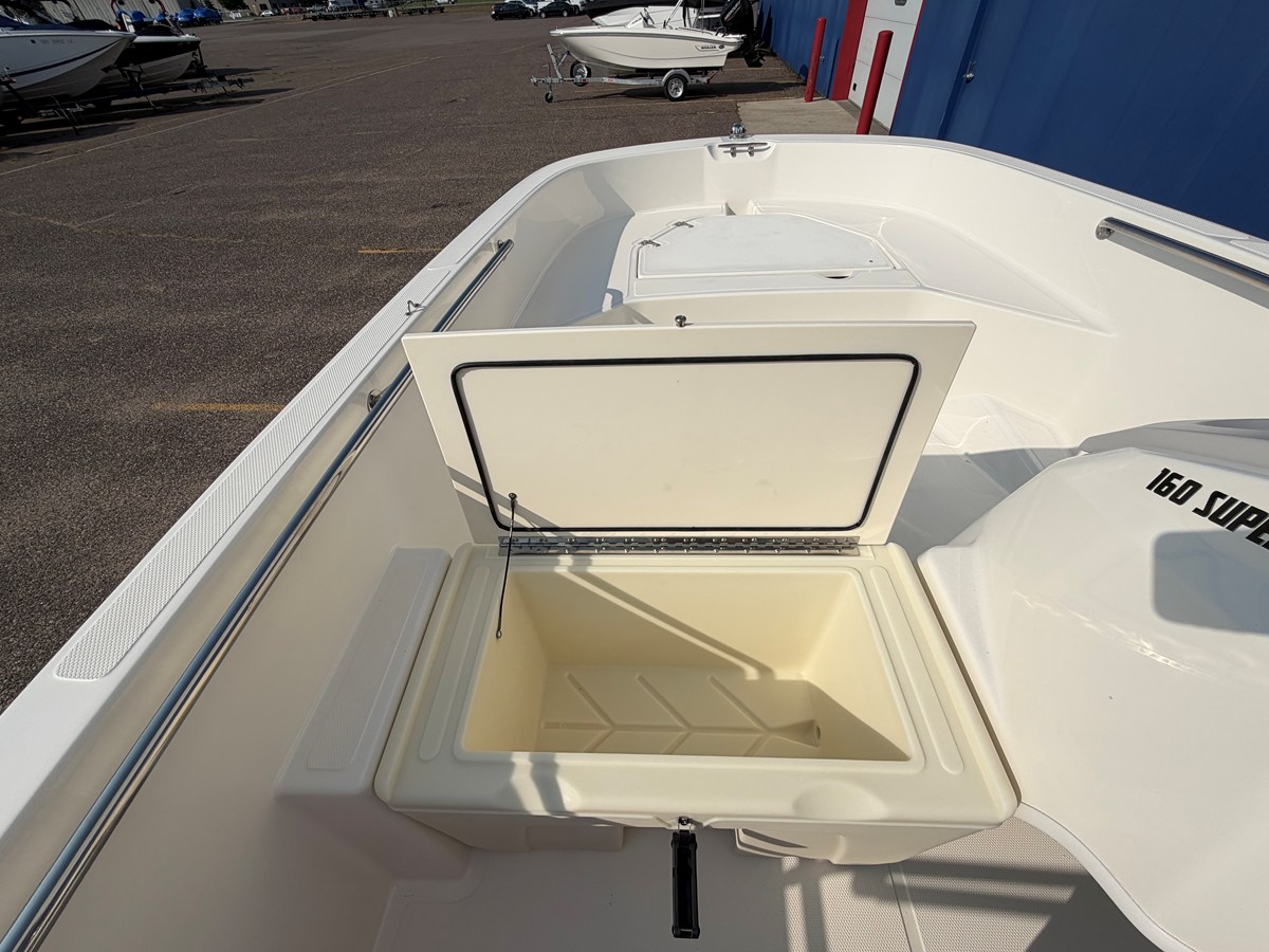 2027 Boston Whaler 160 Super Sport 10