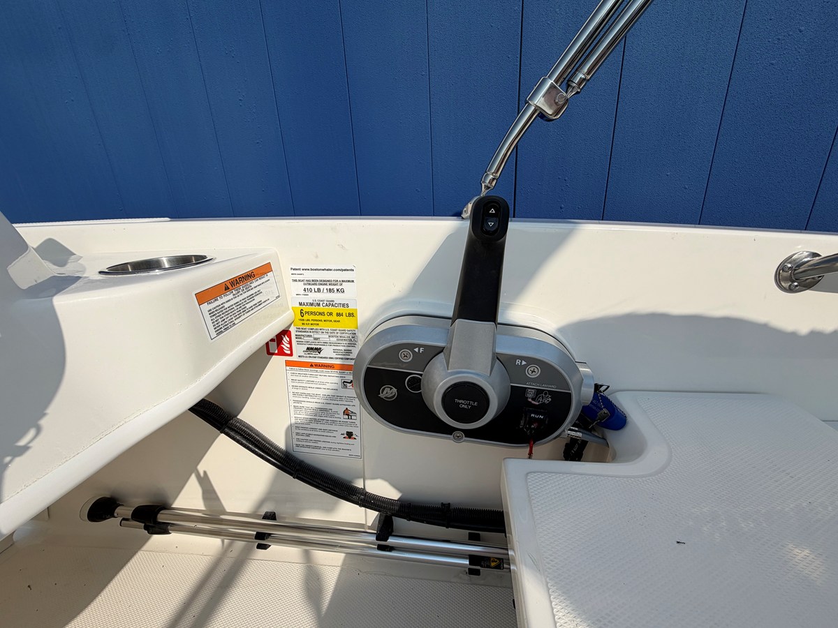 2027 Boston Whaler 160 Super Sport 11