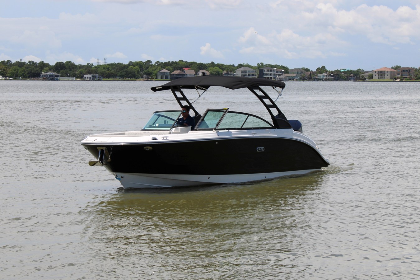 2026 Sea Ray SDX 270 Outboard 2