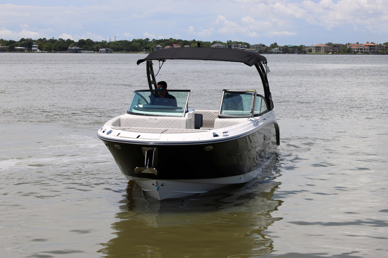 2026 Sea Ray SDX 270 Outboard 4