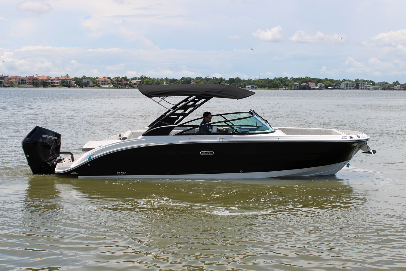 2026 Sea Ray SDX 270 Outboard 8