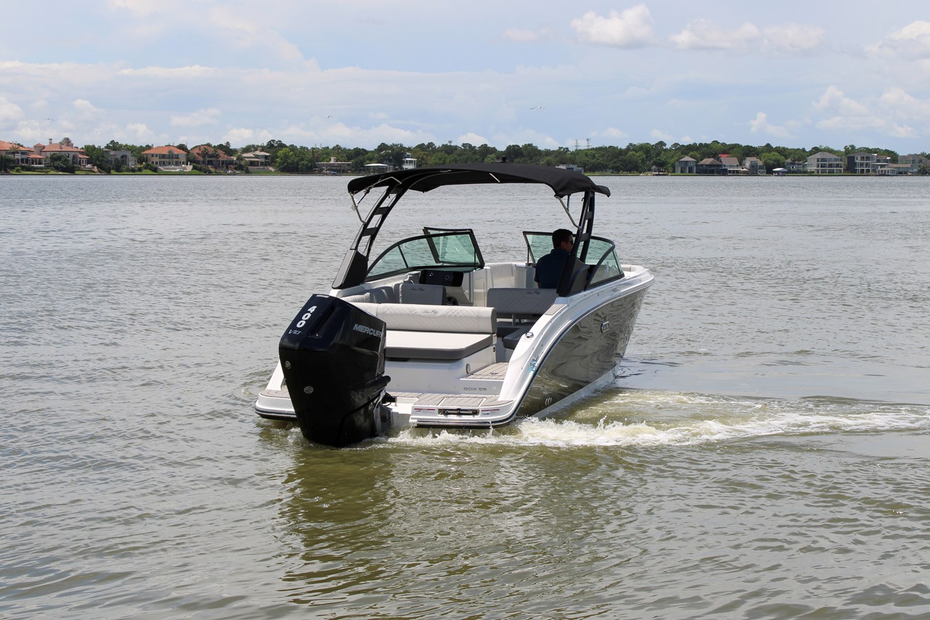 2026 Sea Ray SDX 270 Outboard 10