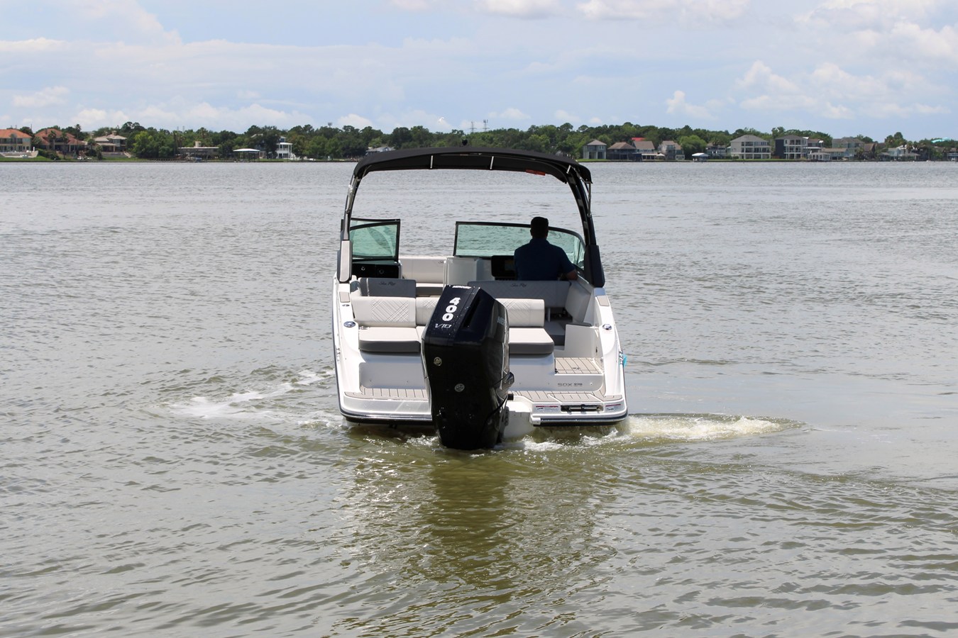 2026 Sea Ray SDX 270 Outboard 11