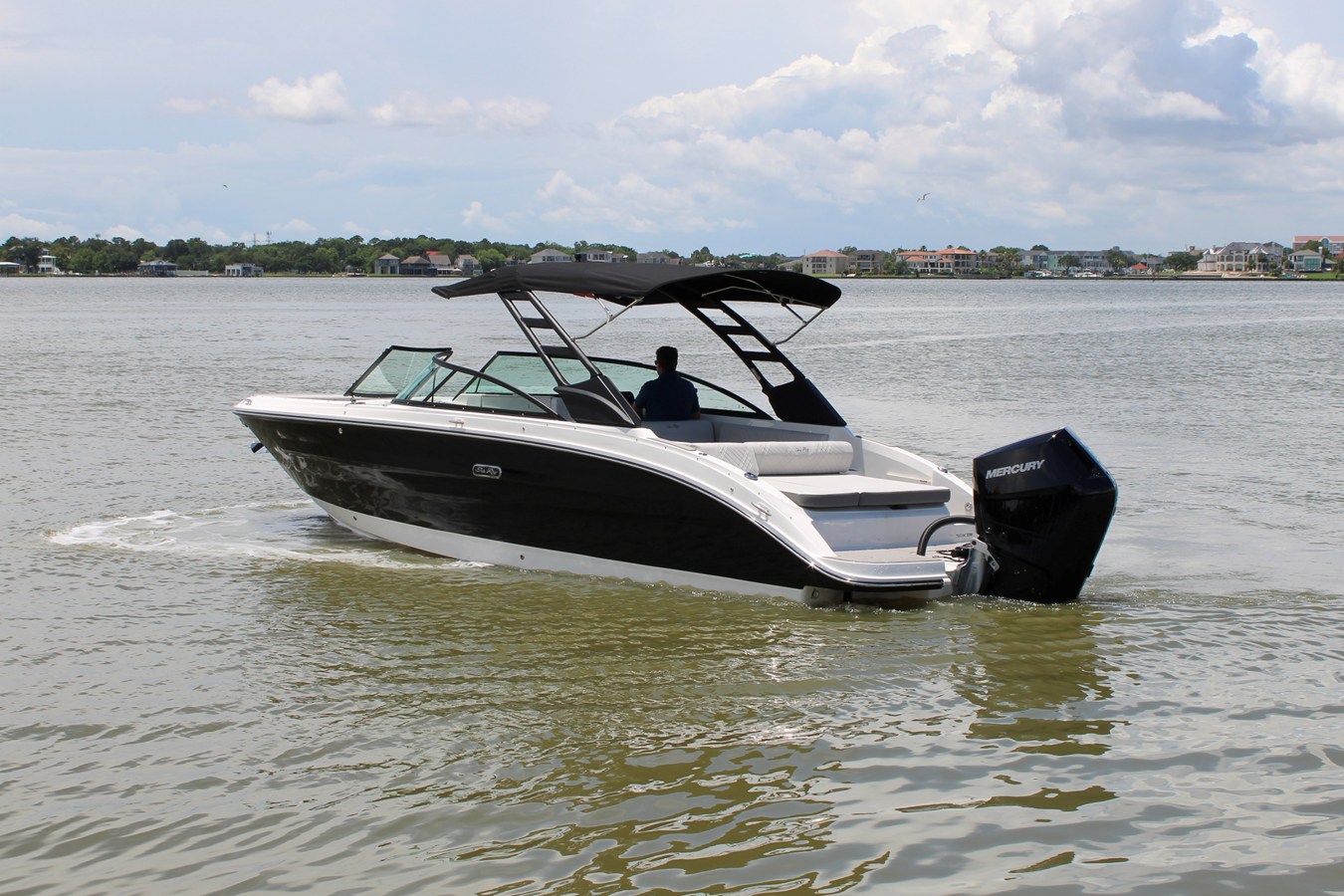 2026 Sea Ray SDX 270 Outboard 13