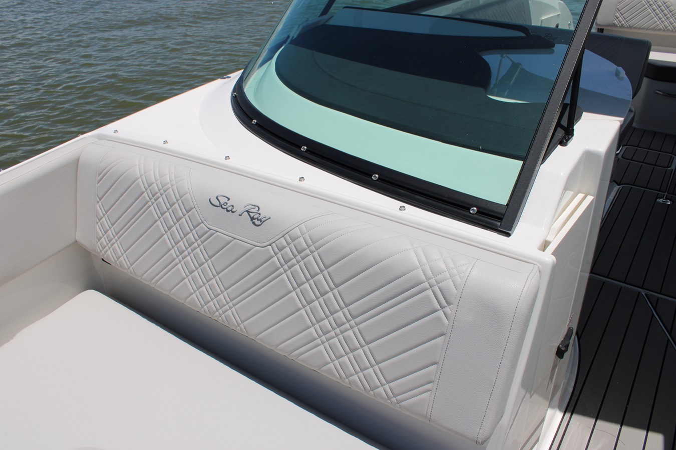 2026 Sea Ray SDX 270 Outboard 18