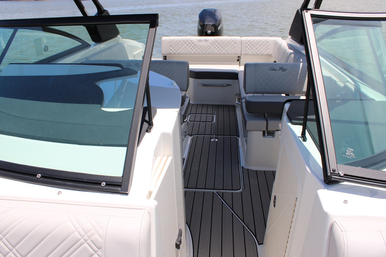 2026 Sea Ray SDX 270 Outboard 20