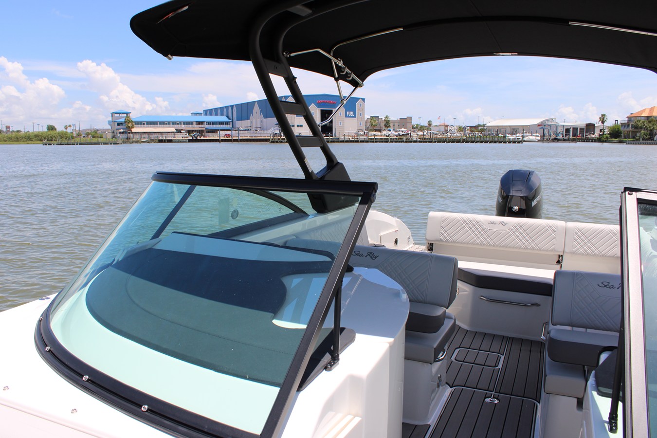 2026 Sea Ray SDX 270 Outboard 22