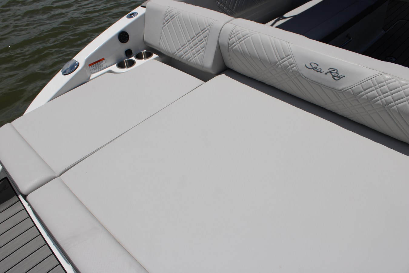 2026 Sea Ray SDX 270 Outboard 25