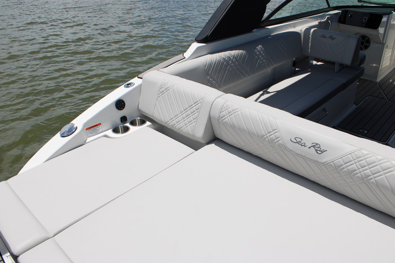 2026 Sea Ray SDX 270 Outboard 26
