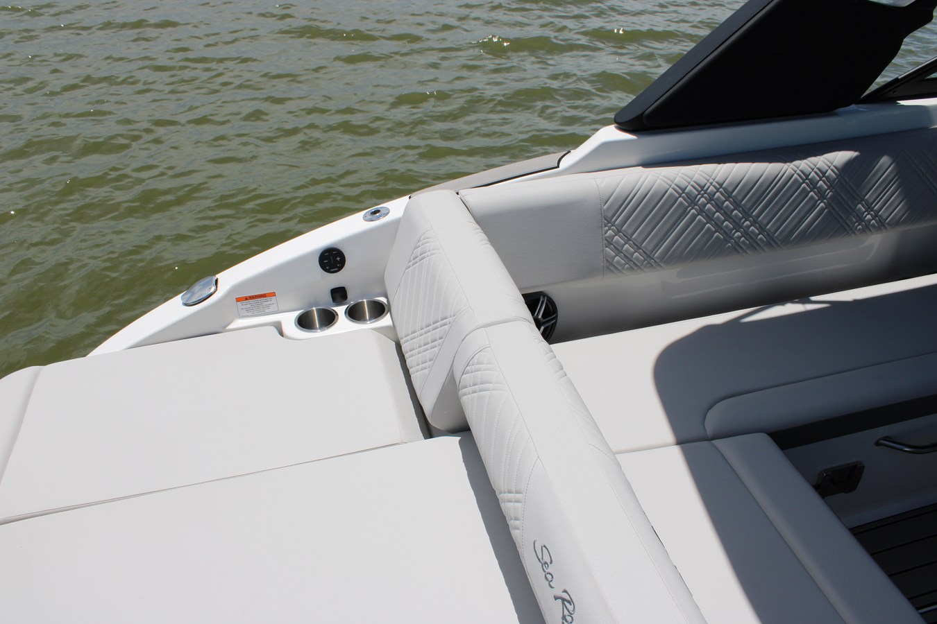 2026 Sea Ray SDX 270 Outboard 29