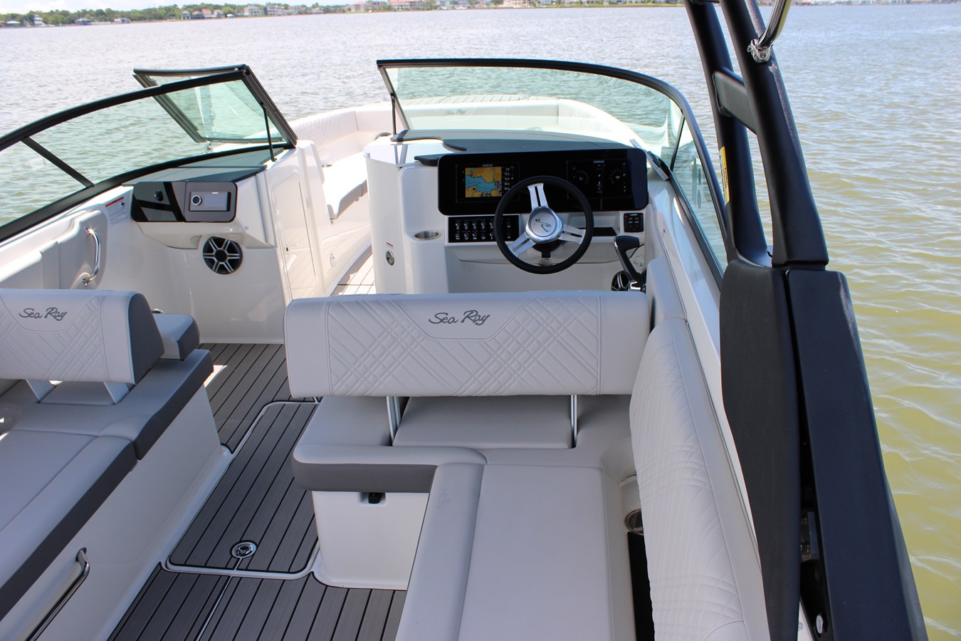 2026 Sea Ray SDX 270 Outboard 31