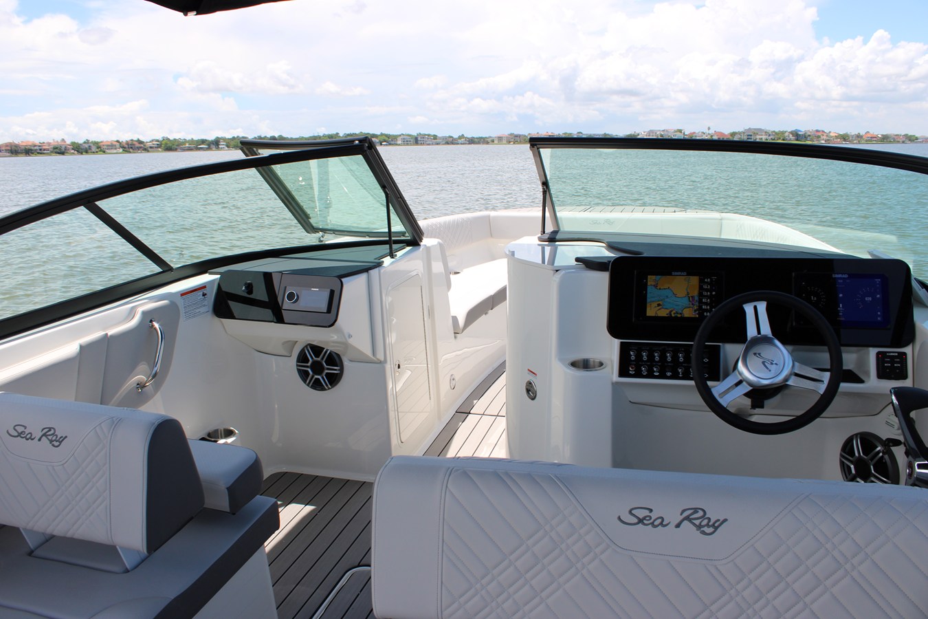 2026 Sea Ray SDX 270 Outboard 35