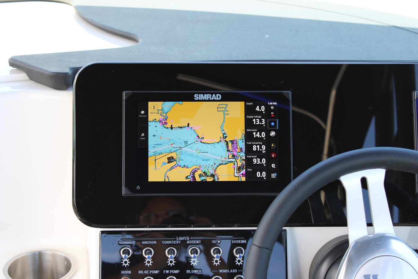 2026 Sea Ray SDX 270 Outboard 38