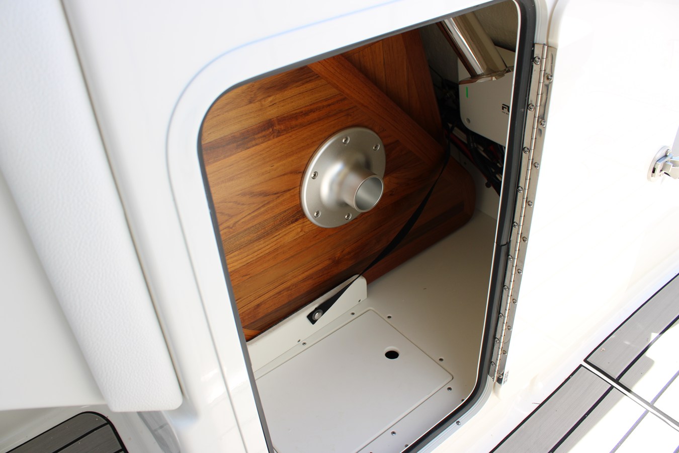 2026 Sea Ray SDX 270 Outboard 44