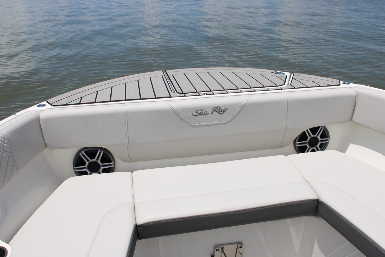2026 Sea Ray SDX 270 Outboard 49