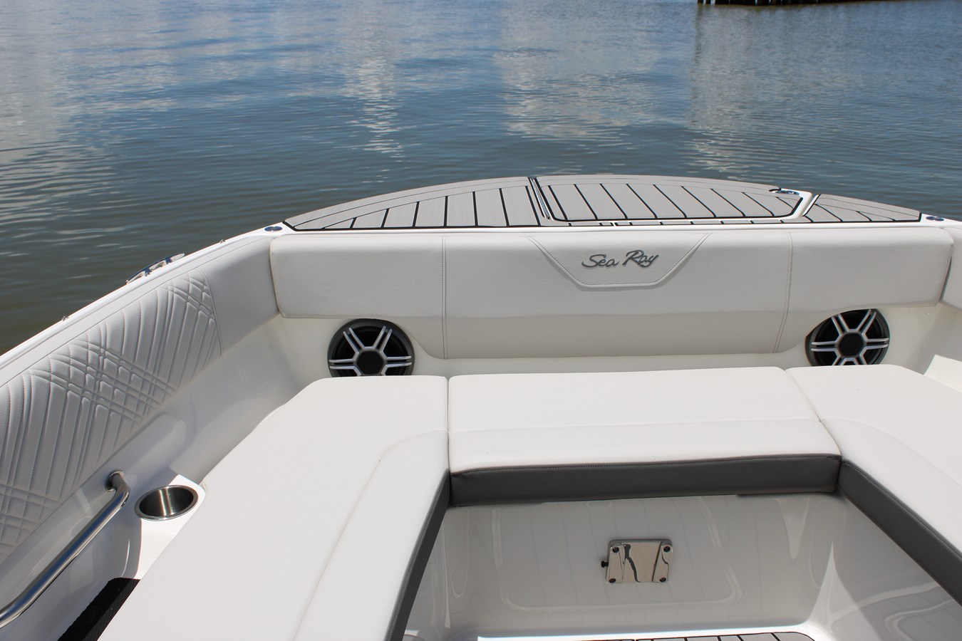 2026 Sea Ray SDX 270 Outboard 53