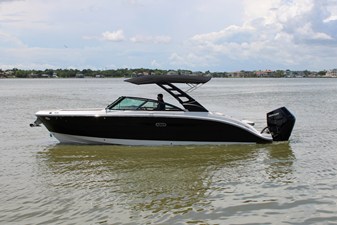 Sea Ray SDX 270 Outboard 13 2026 Sea Ray SDX 270 Outboard 14