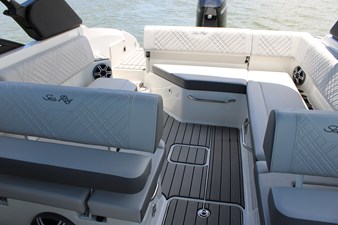 Sea Ray SDX 270 Outboard 14 2026 Sea Ray SDX 270 Outboard 15