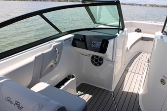 Sea Ray SDX 270 Outboard 35 2026 Sea Ray SDX 270 Outboard 36