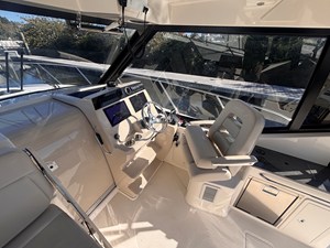 Boston Whaler 325 CONQUEST 16 2023 Boston Whaler 325 CONQUEST 17