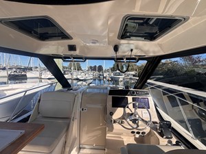 Boston Whaler 325 CONQUEST 18 2023 Boston Whaler 325 CONQUEST 19