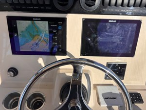 Boston Whaler 325 CONQUEST 19 2023 Boston Whaler 325 CONQUEST 20
