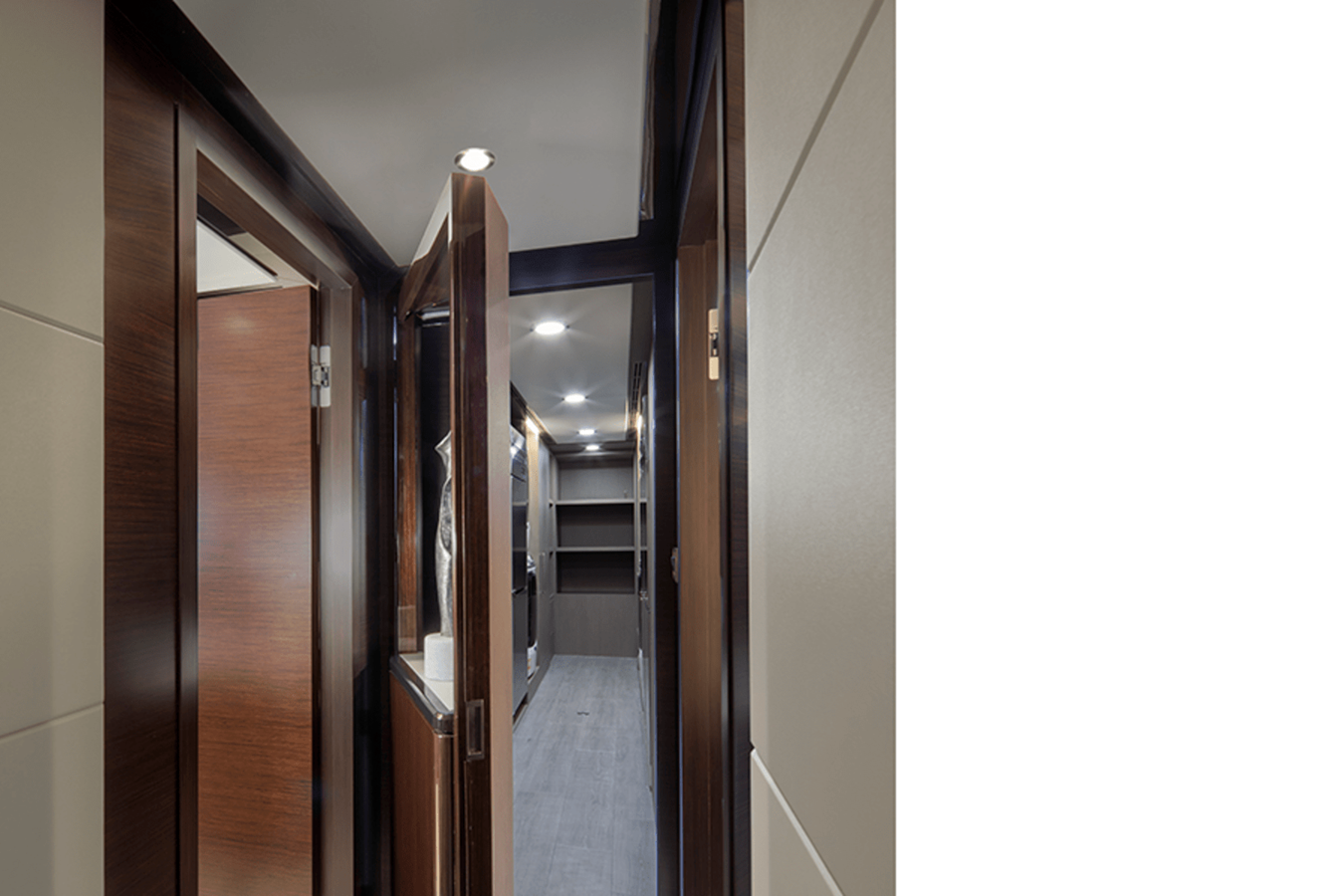 2027 Ocean Alexander 37L 35
