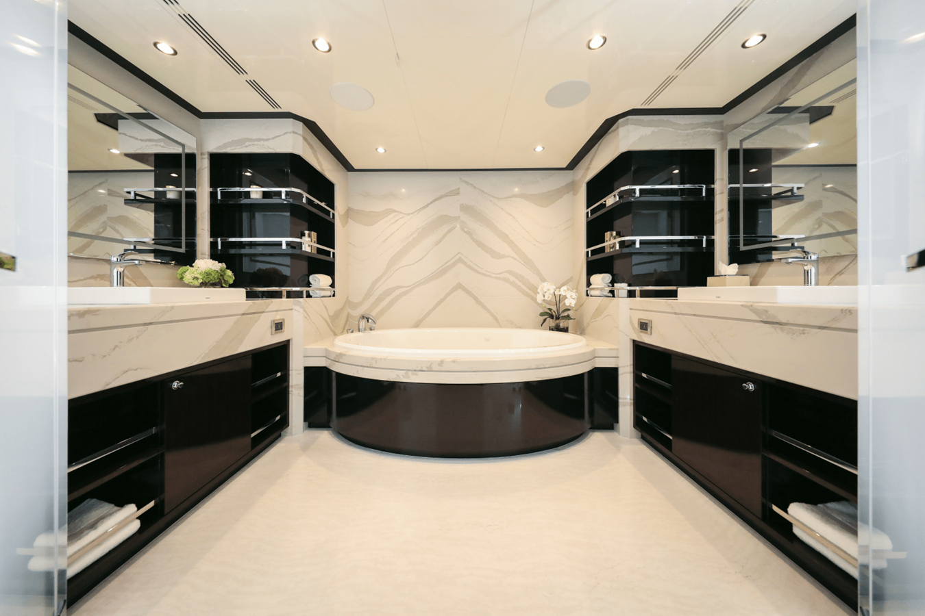 2027 Ocean Alexander 37L 47