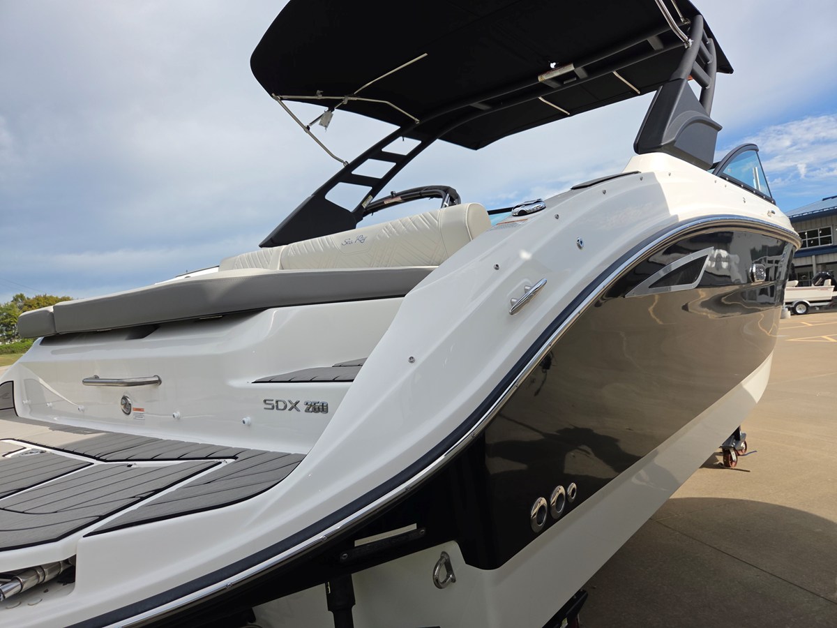2026 Sea Ray SDX 250 3