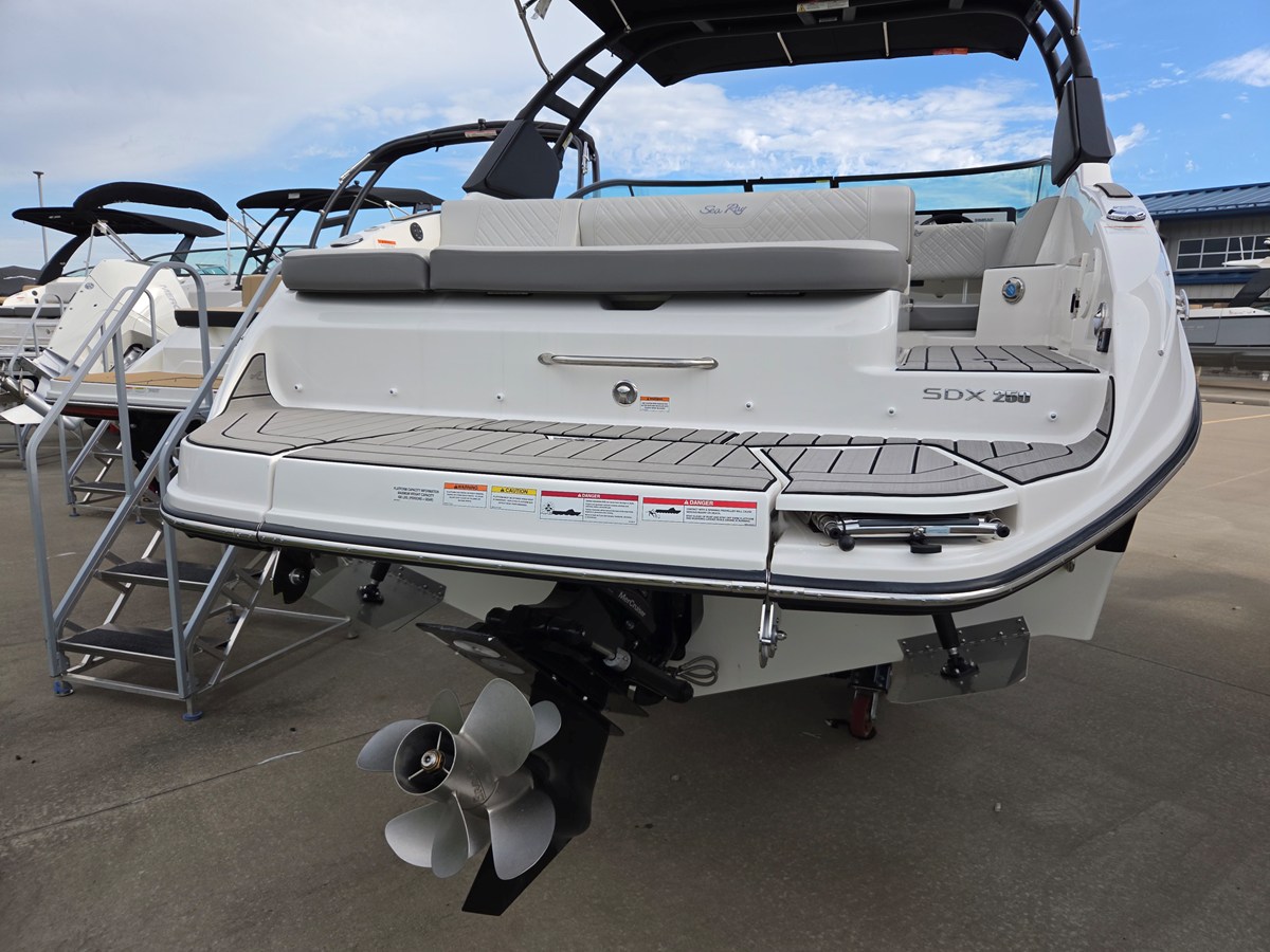 2026 Sea Ray SDX 250 5