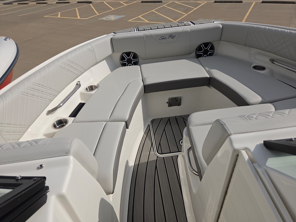 2026 Sea Ray SDX 250 23