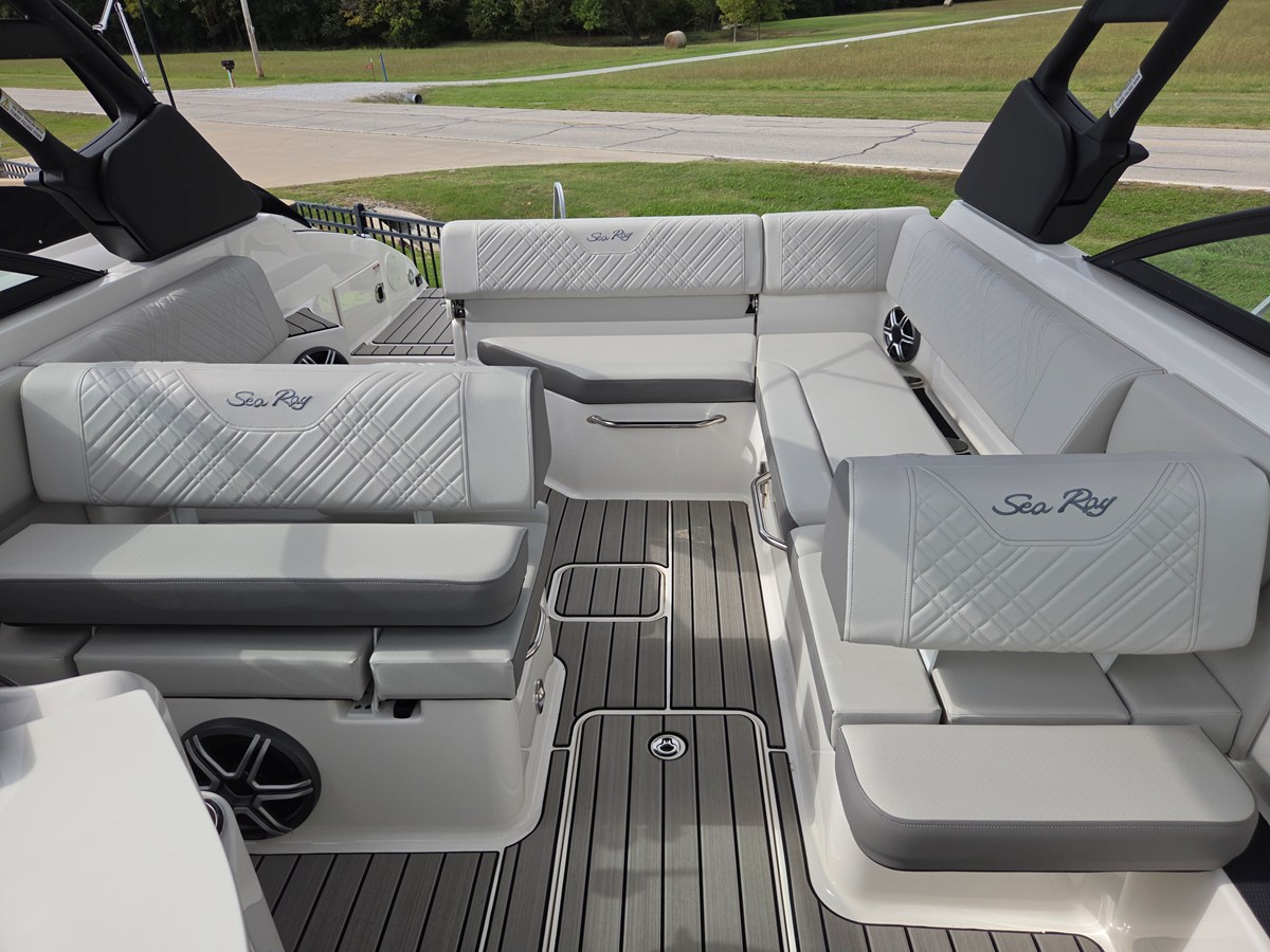 2026 Sea Ray SDX 250 33