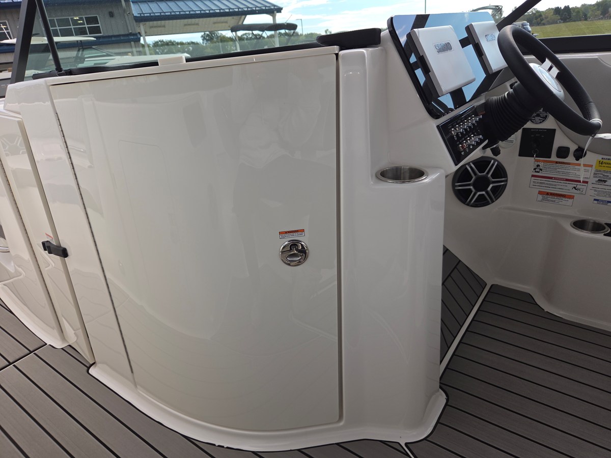 2026 Sea Ray SDX 250 35