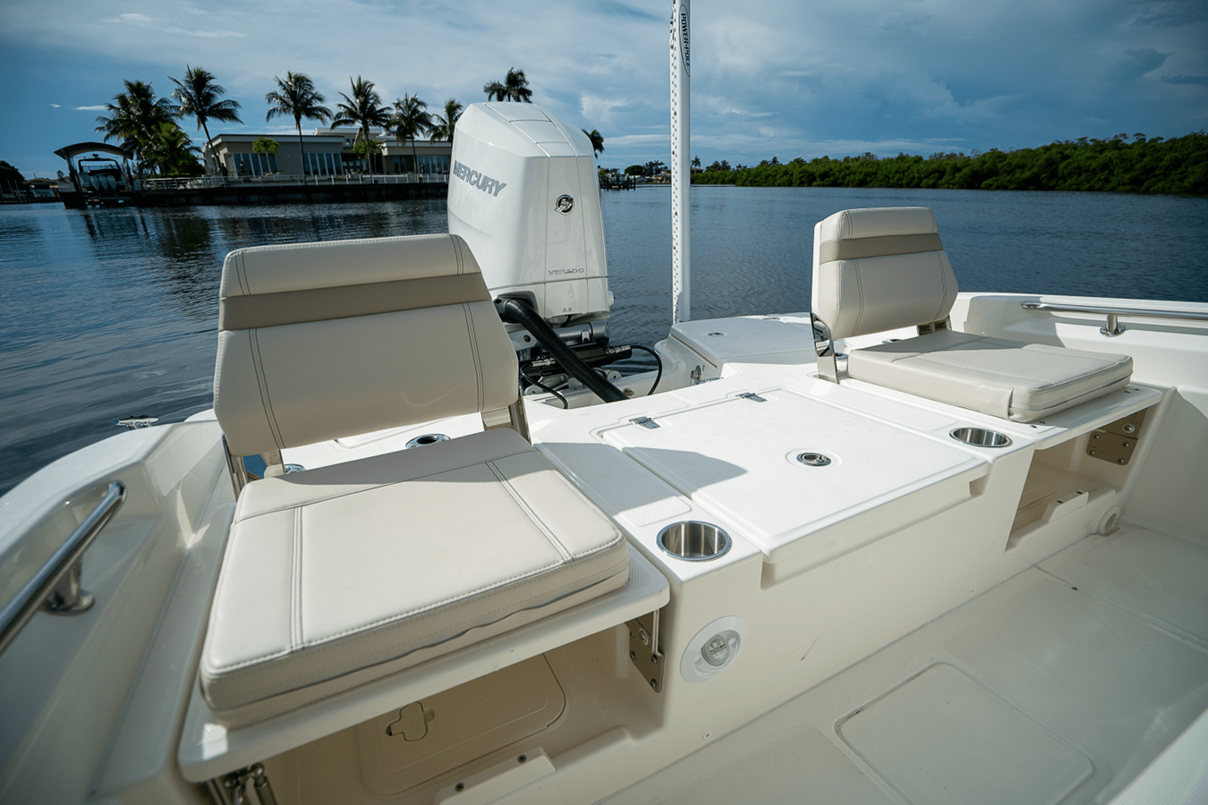 2026 Boston Whaler 250 Dauntless 8