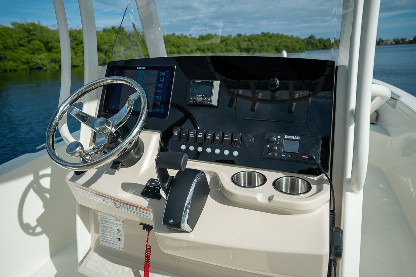2026 Boston Whaler 250 Dauntless 12