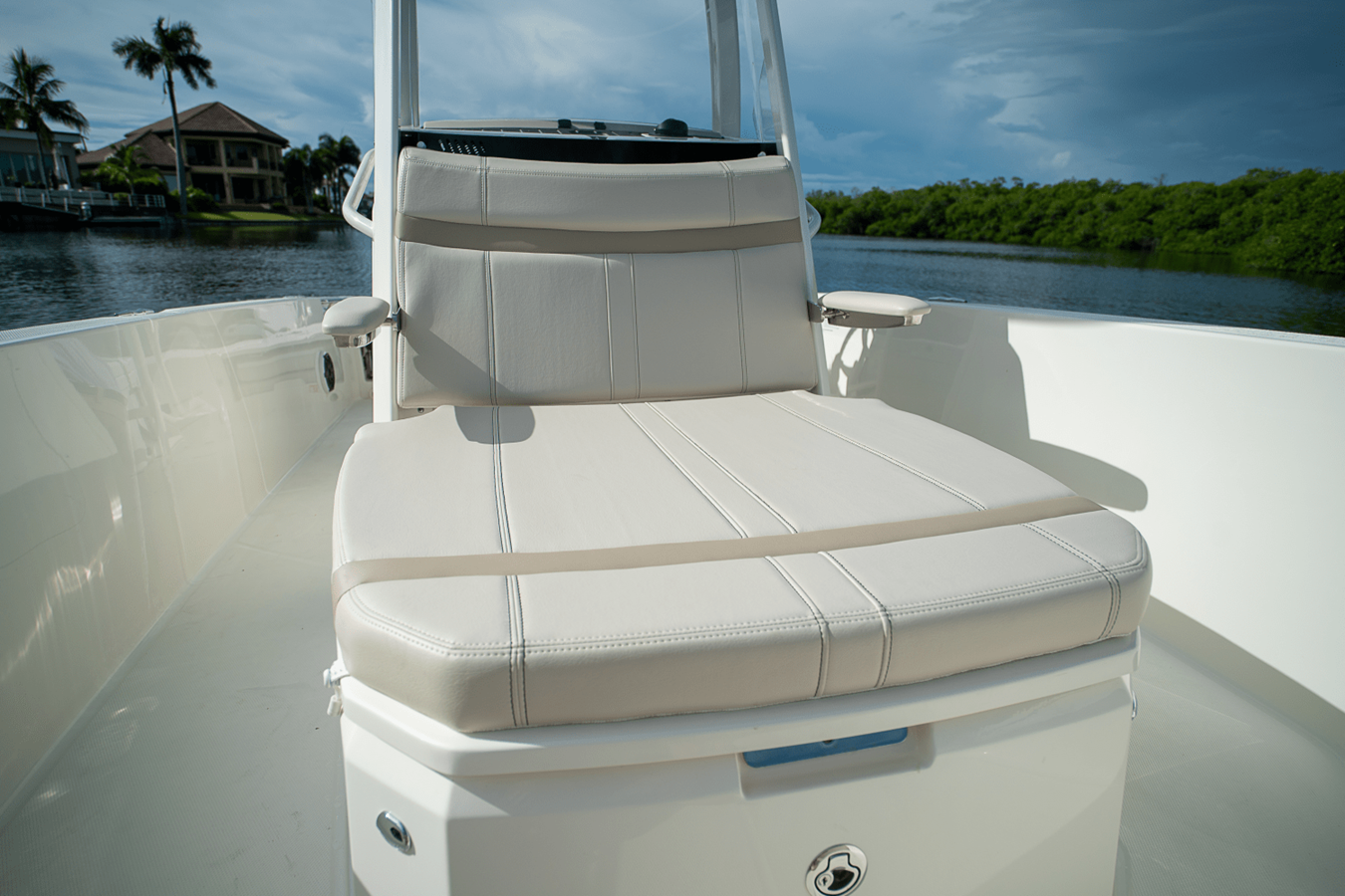 2026 Boston Whaler 250 Dauntless 15