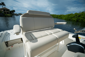 2026 Boston Whaler 250 Dauntless 13