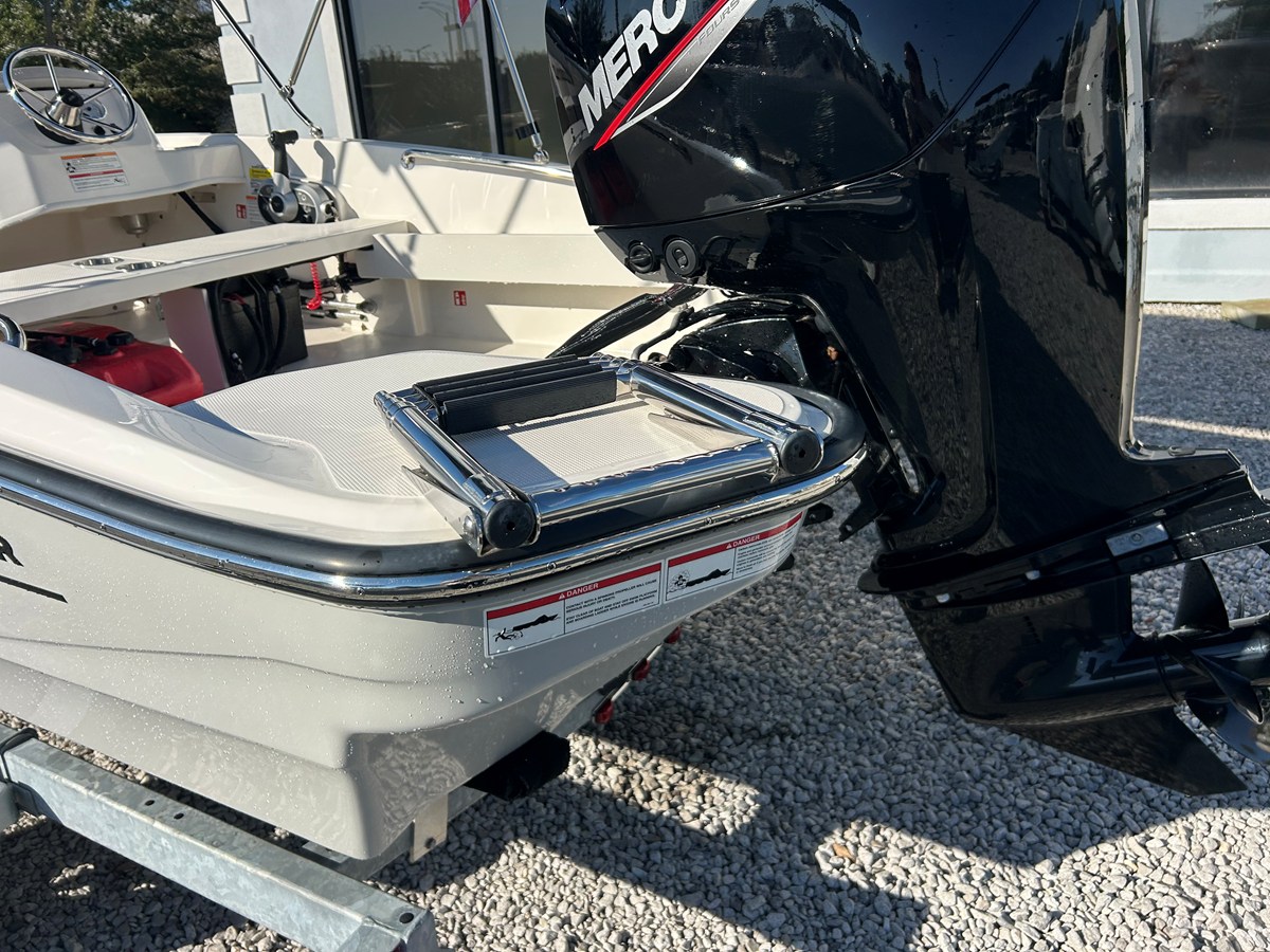 2026 Boston Whaler 160 Super Sport 9