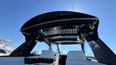 Sea Ray Sundancer 370 Outboard 10 2026 Sea Ray Sundancer 370 Outboard 11