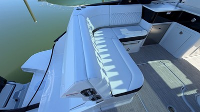 Sea Ray Sundancer 370 Outboard 15 2026 Sea Ray Sundancer 370 Outboard 16